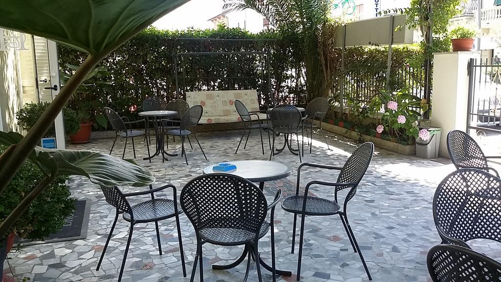 فندق ليدو دي كامايوريفي  فندق ايروس المظهر الخارجي الصورة